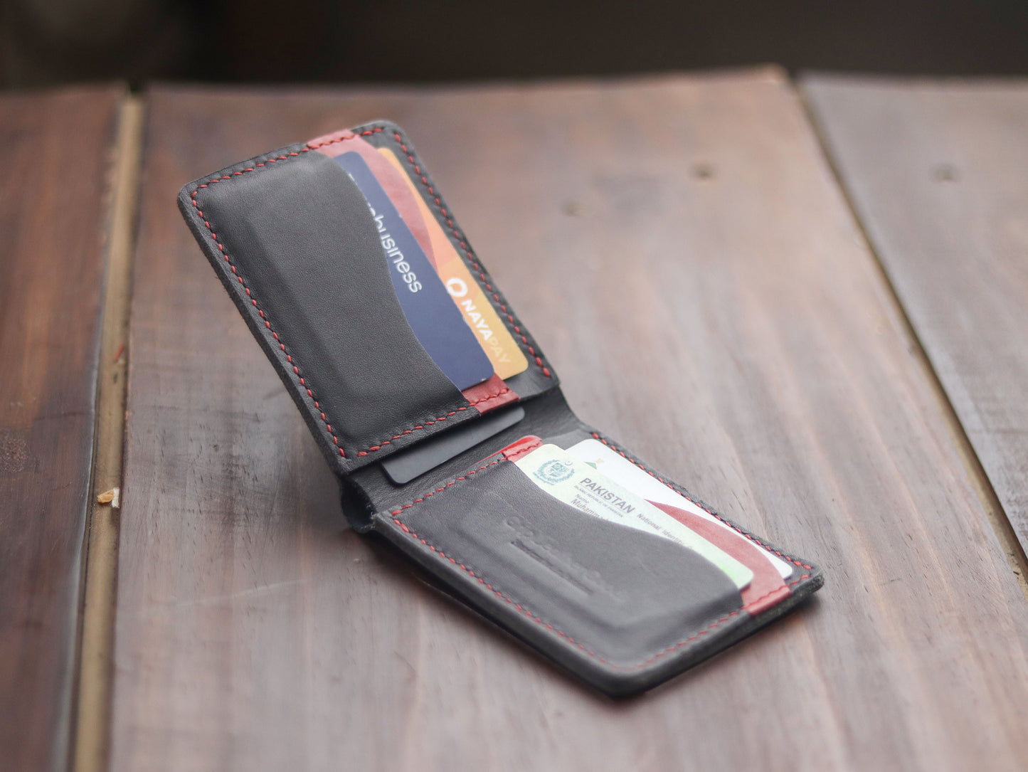 "WAVER" LEATHER BI-FOLD WALLET - BALCK & RED - grip