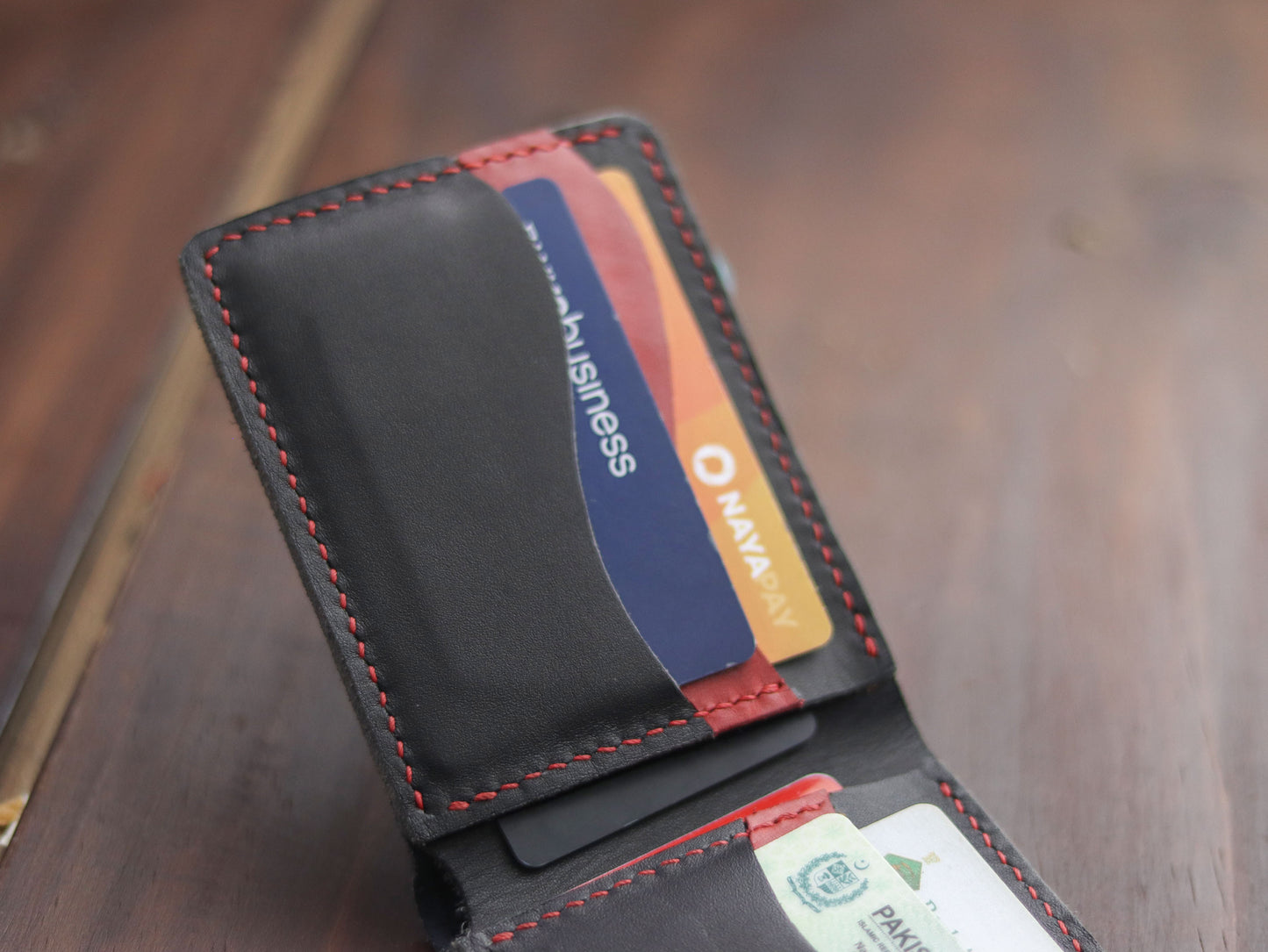 "WAVER" LEATHER BI-FOLD WALLET - BALCK & RED - grip