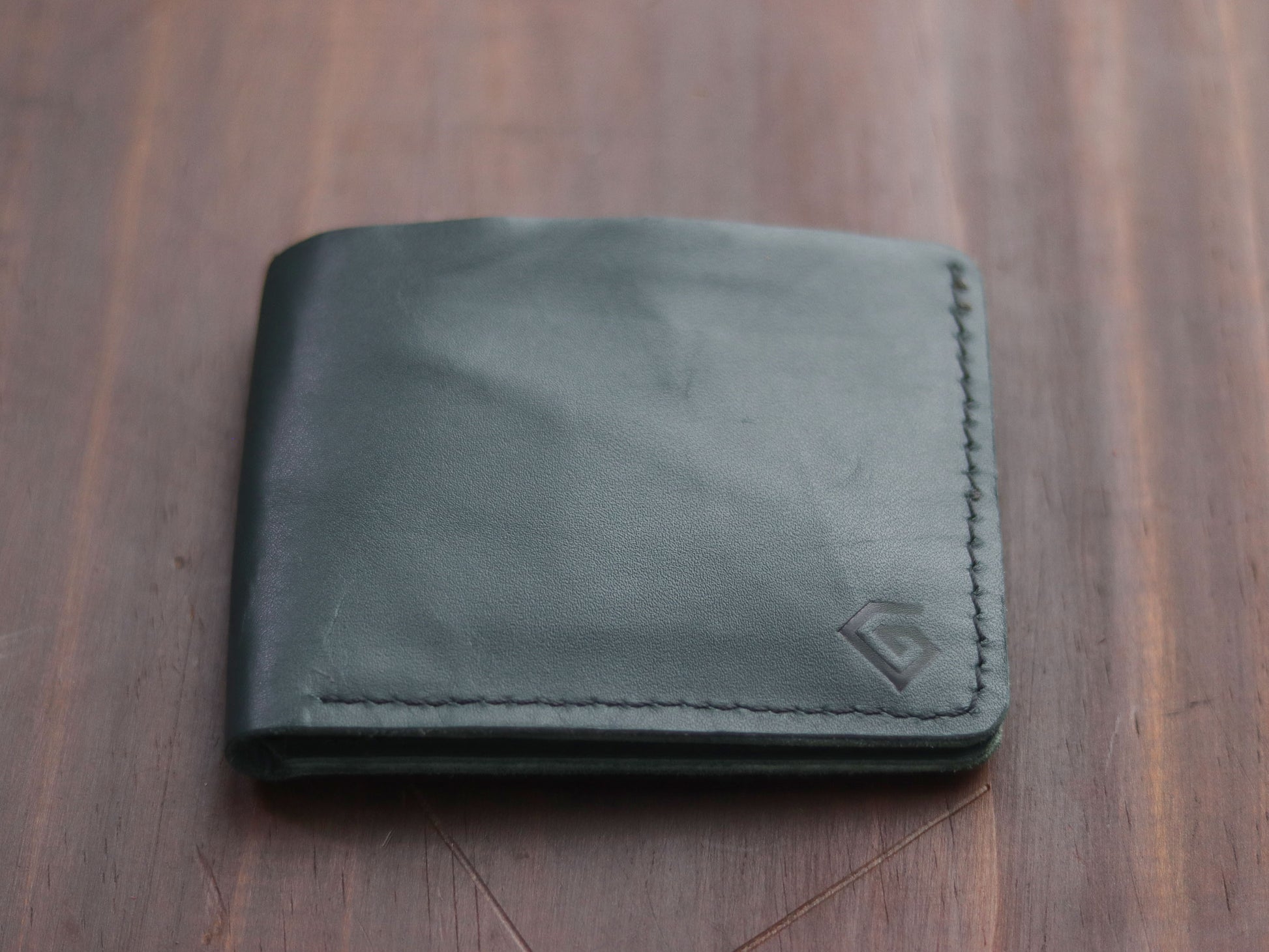 "WAVER" LEATHER BI-FOLD WALLET - CARTLETON GREEN - grip