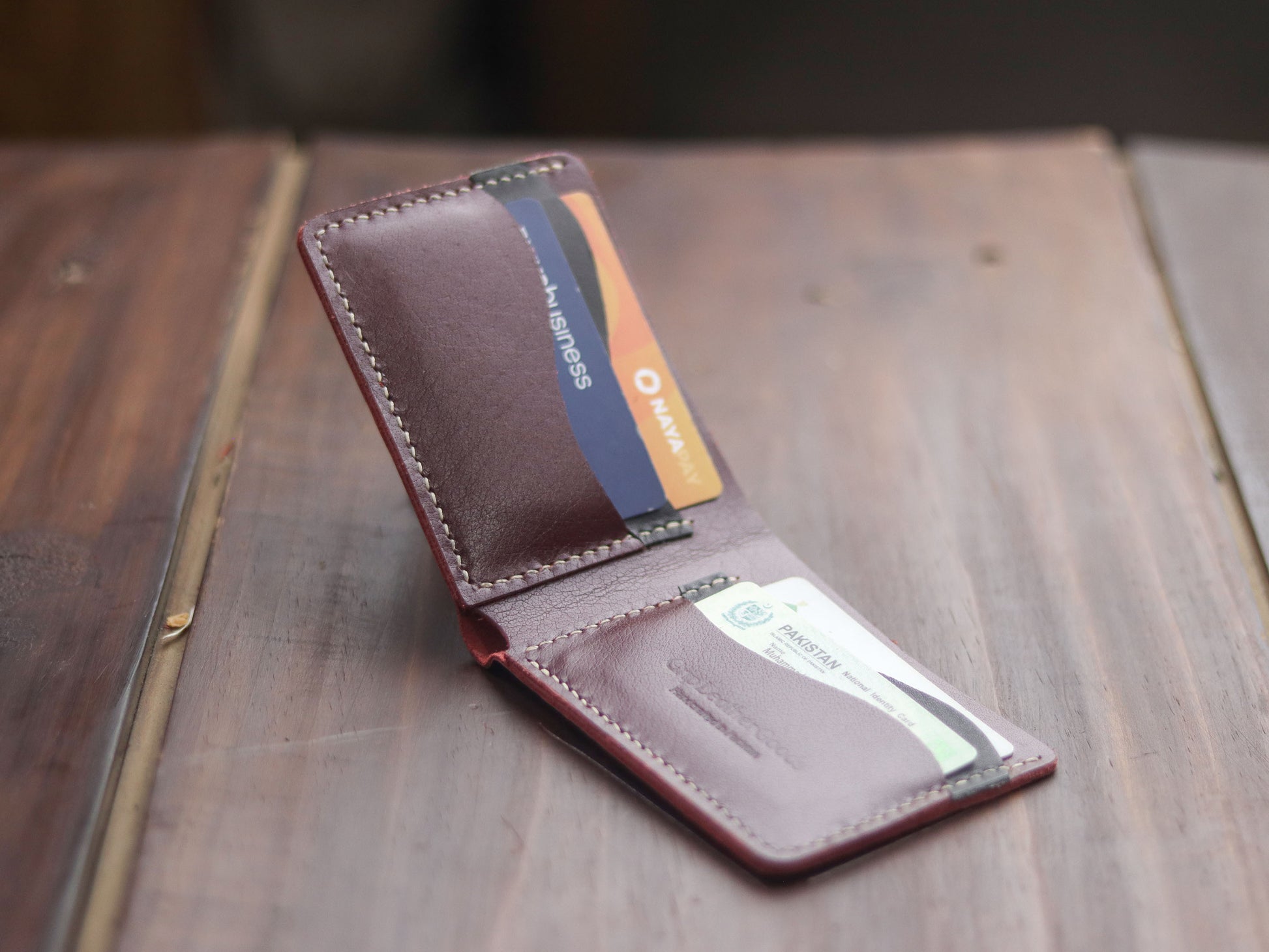 "WAVER" LEATHER BI-FOLD WALLET - MERLOT BURGUNDY - grip