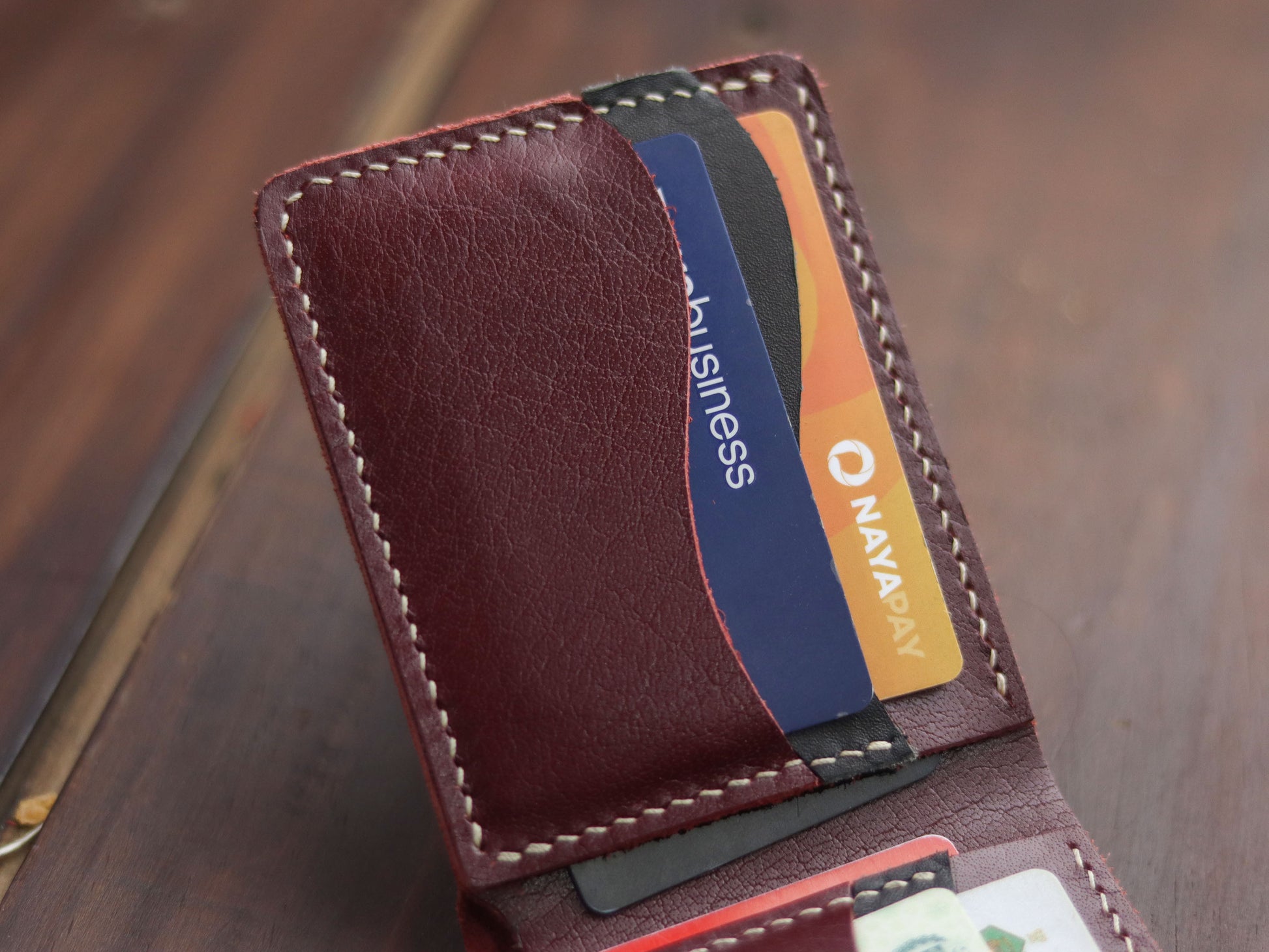 "WAVER" LEATHER BI-FOLD WALLET - MERLOT BURGUNDY - grip