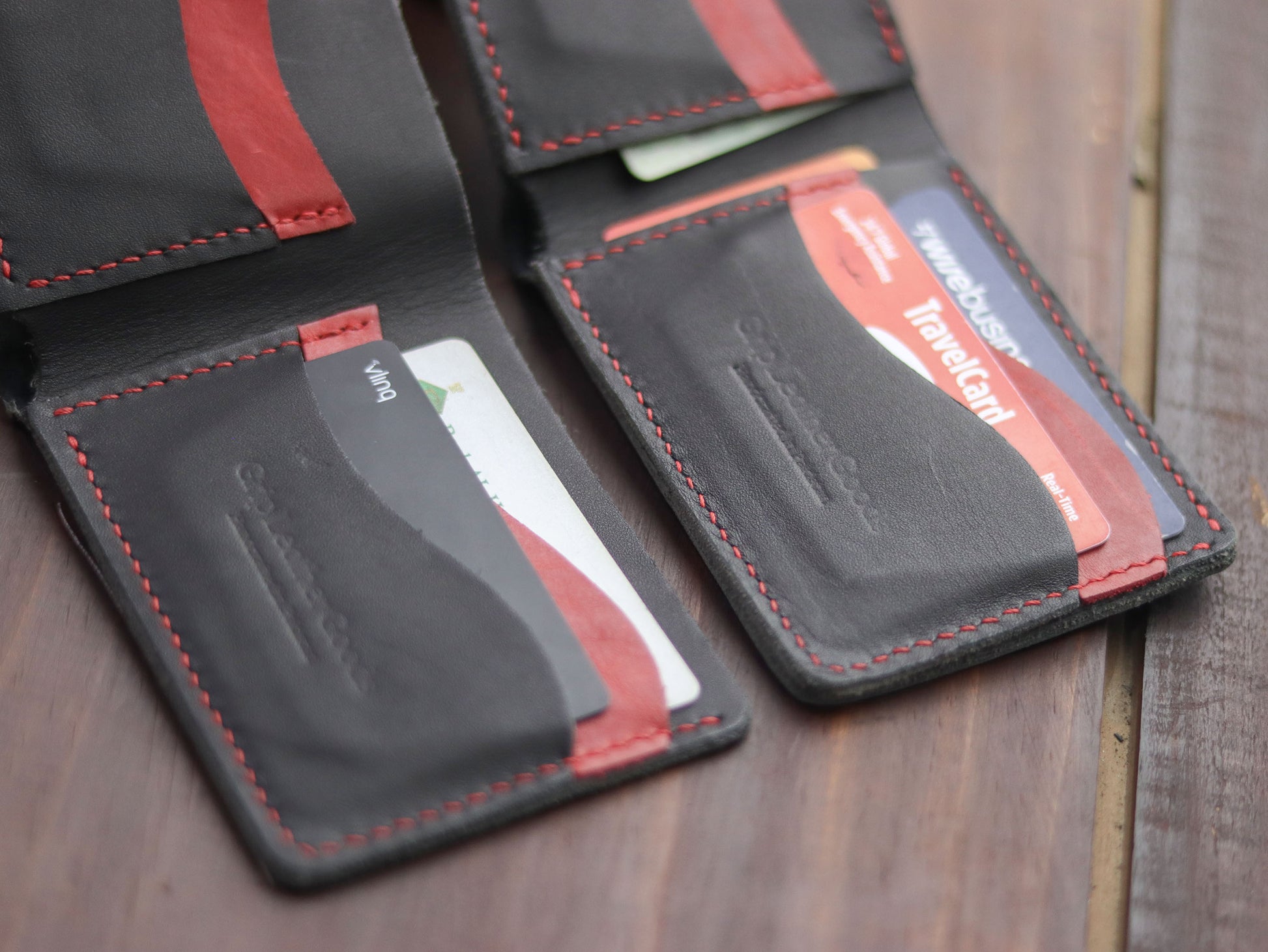 "WAVER" LEATHER BI-FOLD WALLET - BALCK & RED - grip