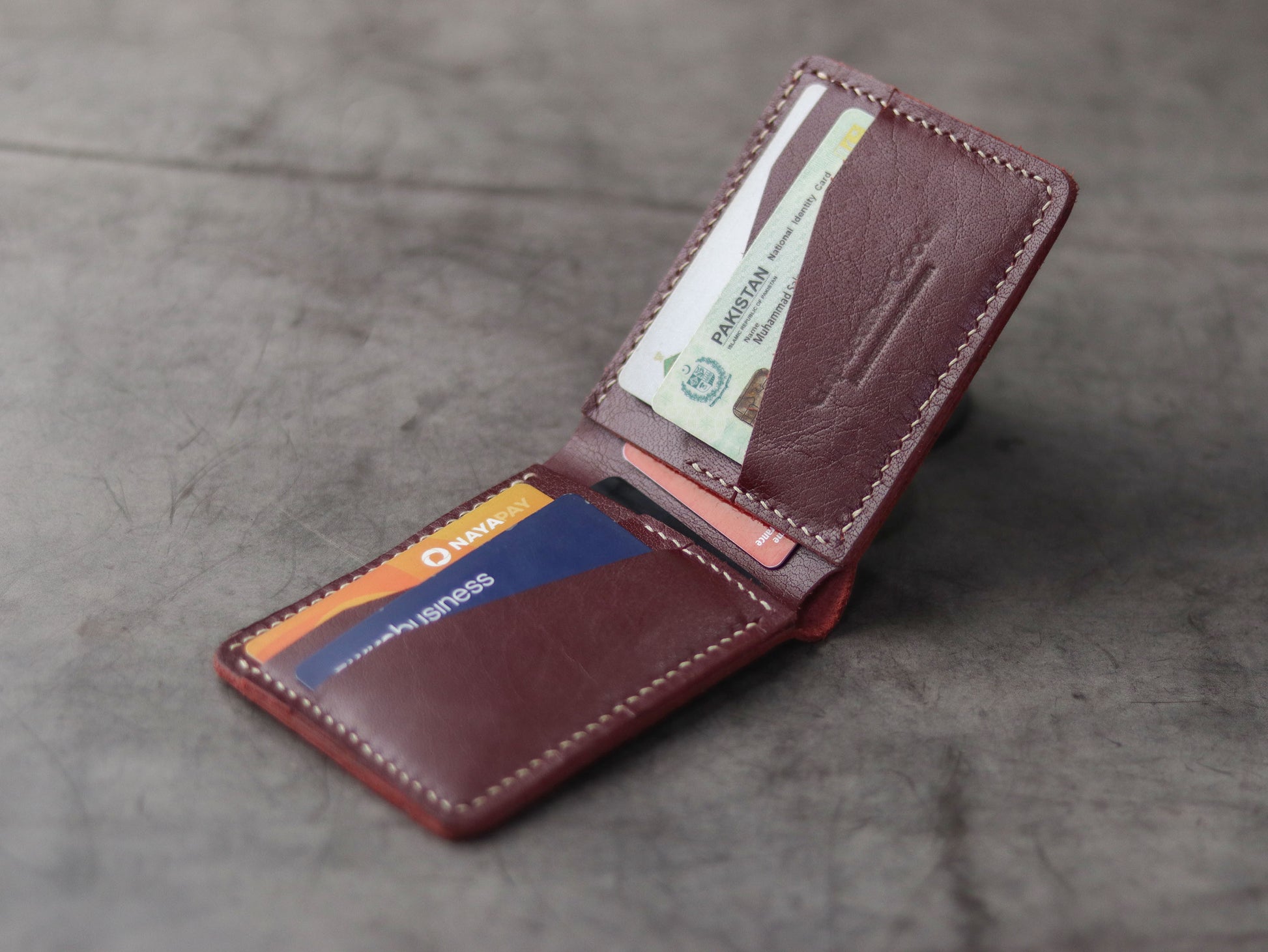 "WALDOR" BI-FOLD LEATHER WALLET - MERLOT BURGUNDY - grip