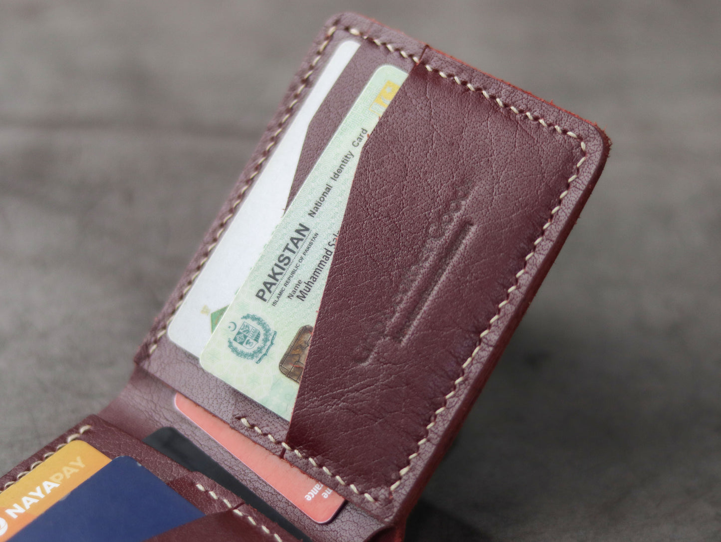 "WALDOR" BI-FOLD LEATHER WALLET - MERLOT BURGUNDY - grip