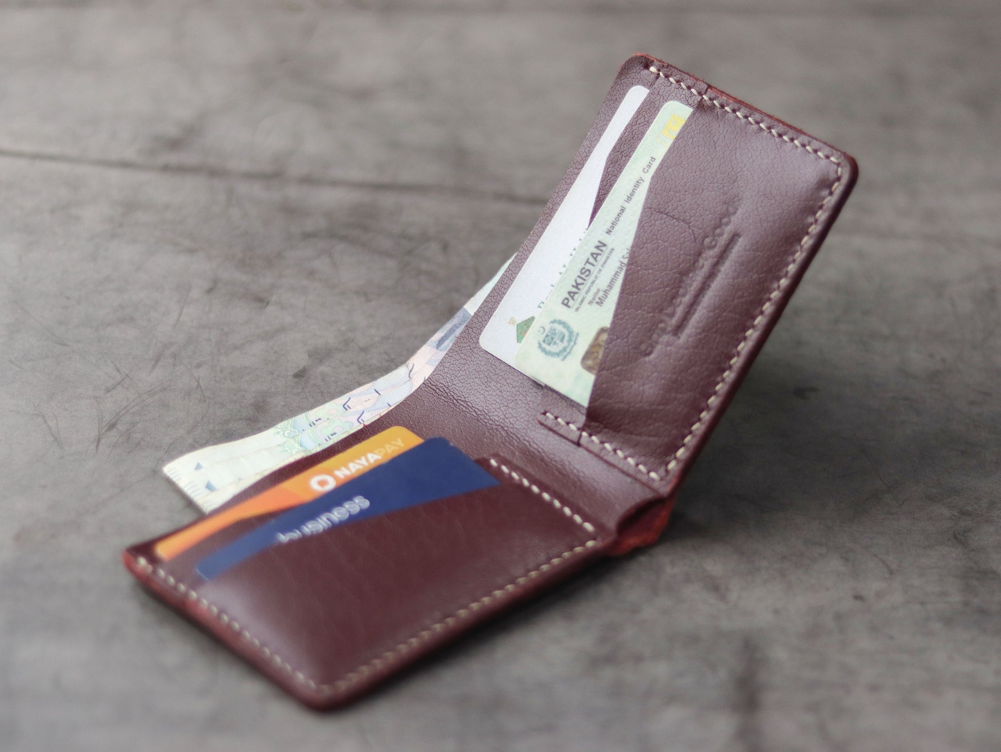 "WALDOR" BI-FOLD LEATHER WALLET - MERLOT BURGUNDY - grip