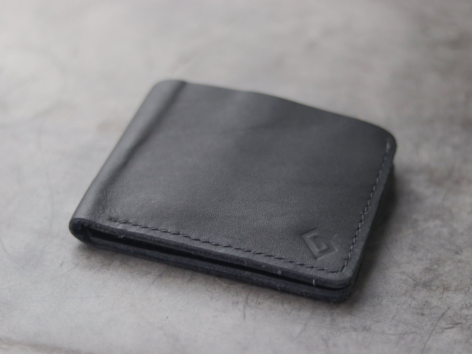 "WALDOR" BI-FOLD LEATHER WALLET - BLACK - grip