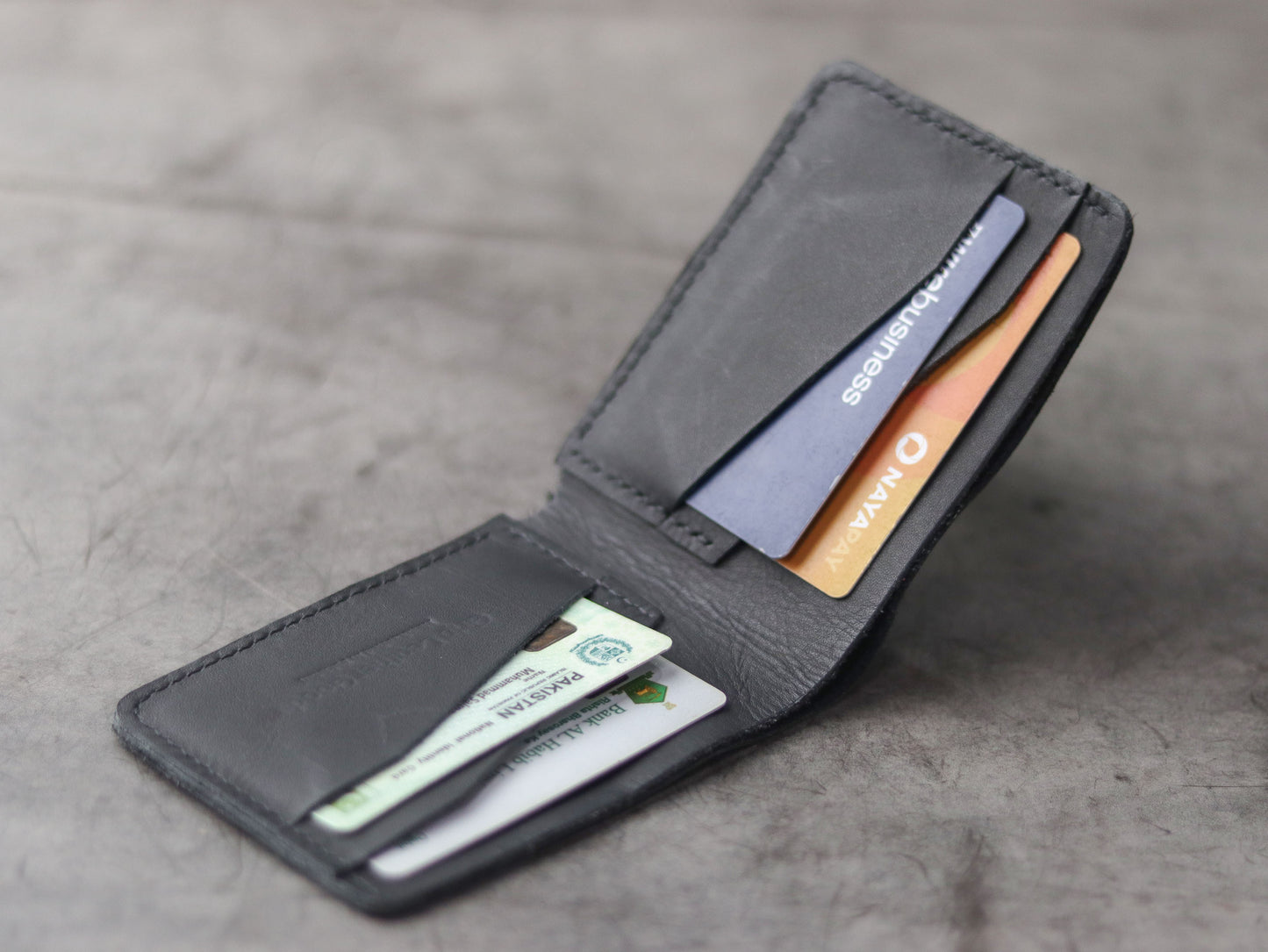 "WALDOR" BI-FOLD LEATHER WALLET - BLACK - grip