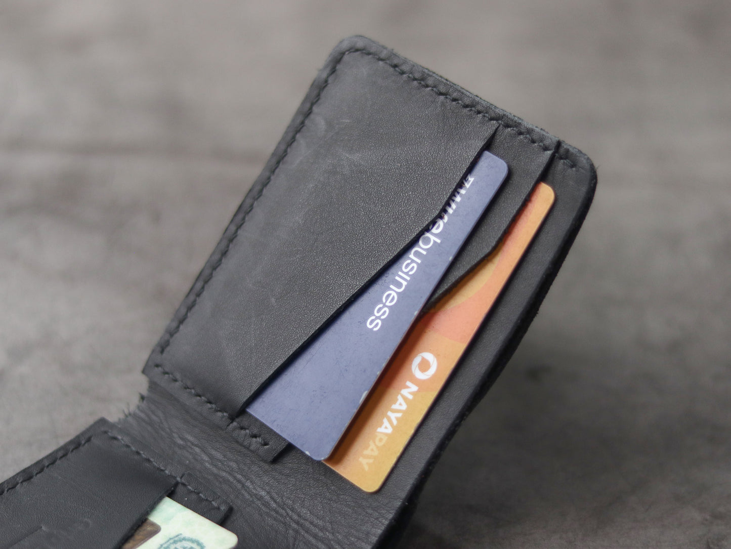 "WALDOR" BI-FOLD LEATHER WALLET - BLACK - grip