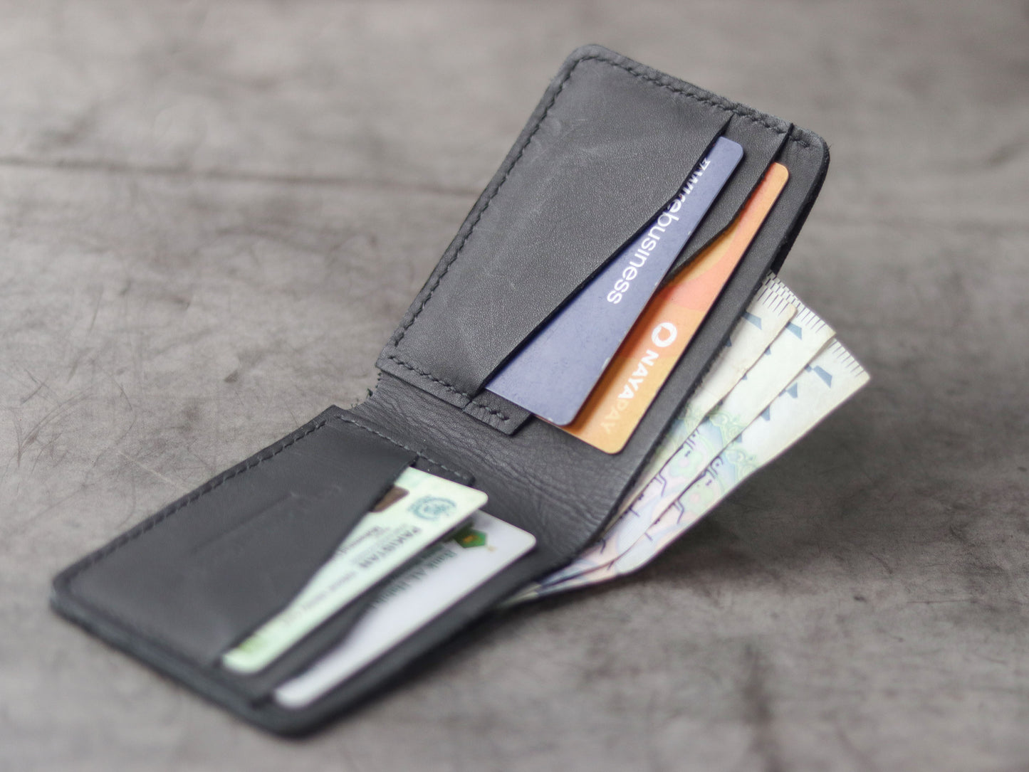 "WALDOR" BI-FOLD LEATHER WALLET - BLACK - grip