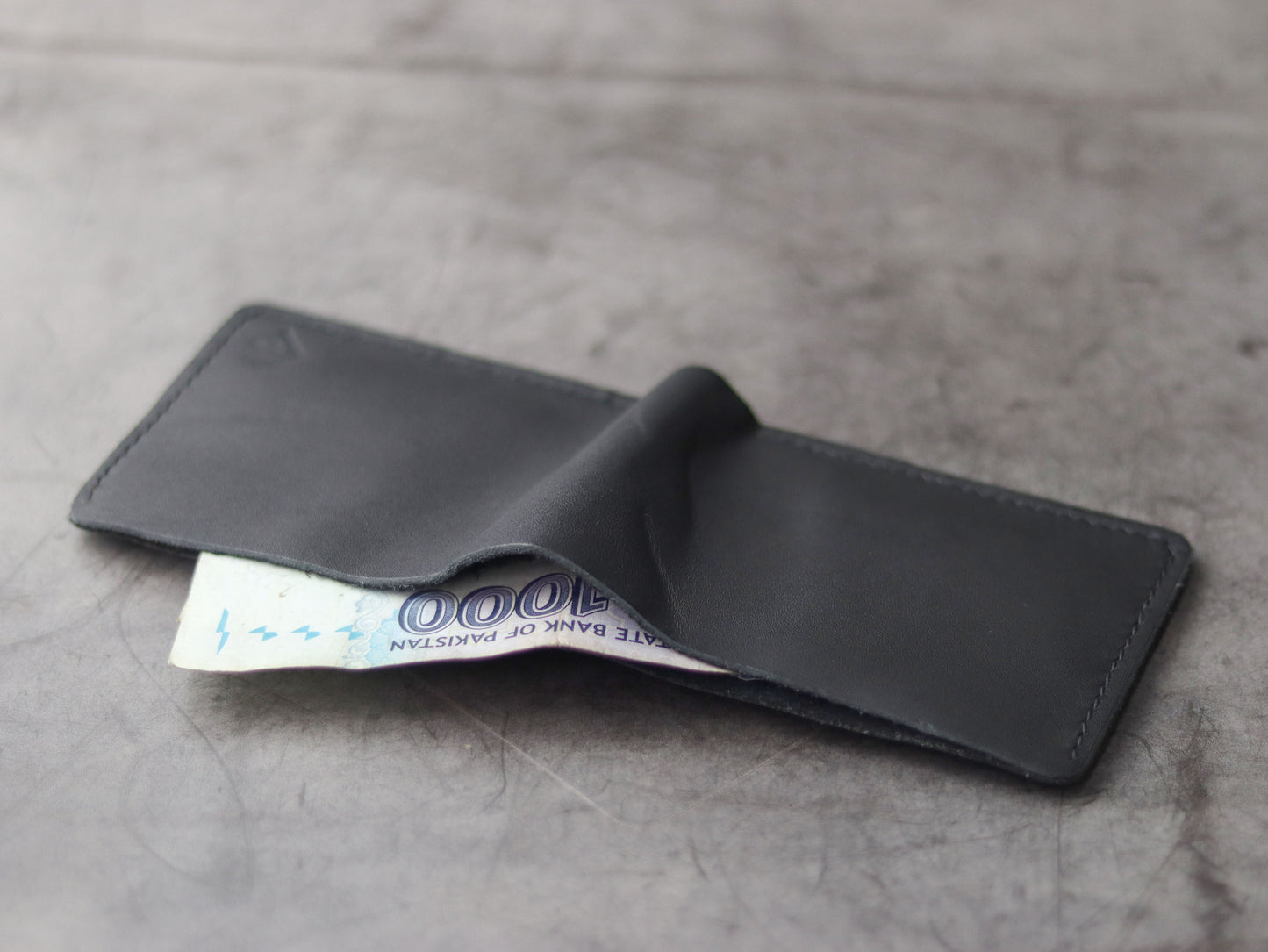 "WALDOR" BI-FOLD LEATHER WALLET - BLACK - grip