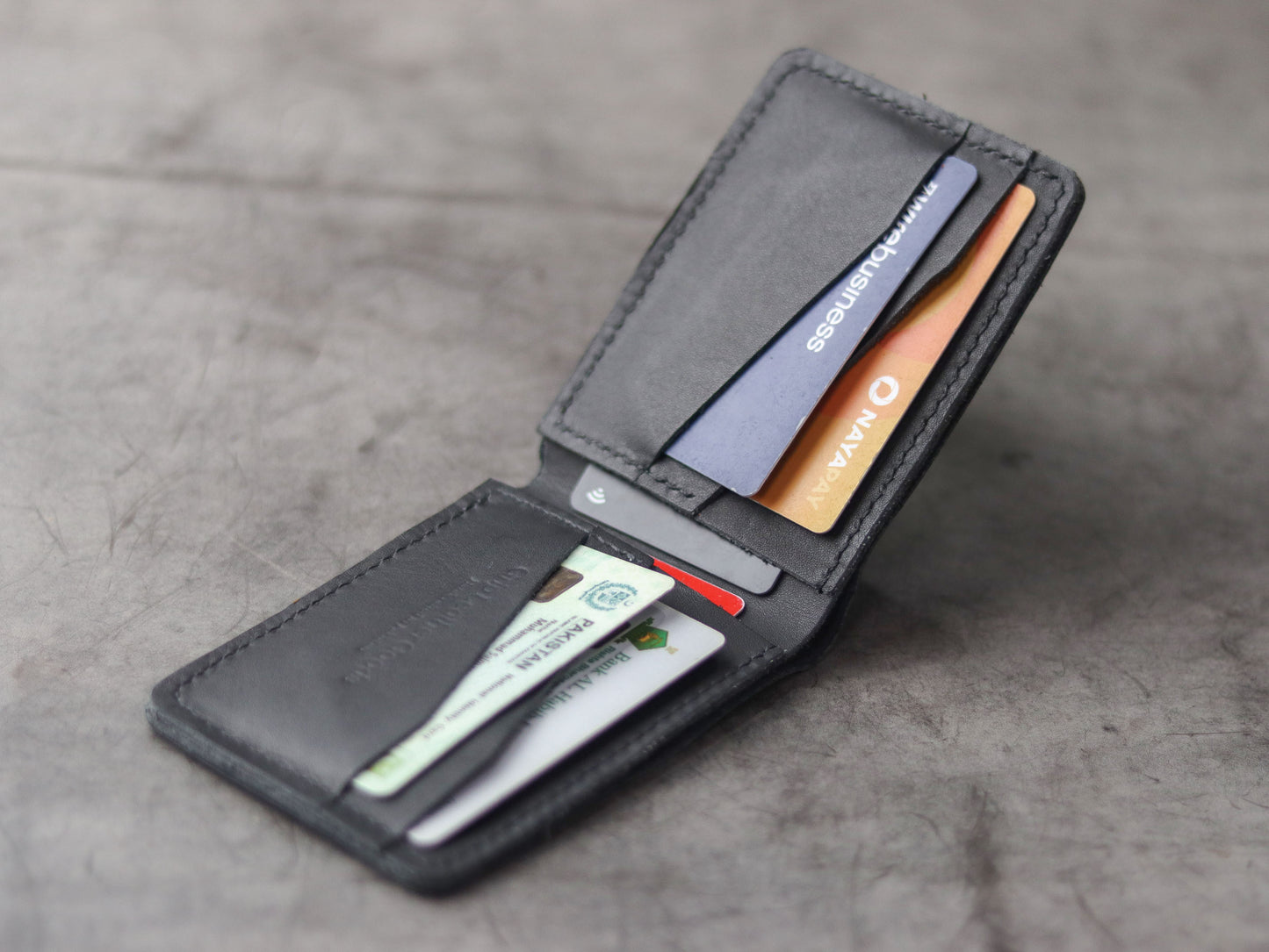 "WALDOR" BI-FOLD LEATHER WALLET - BLACK - grip