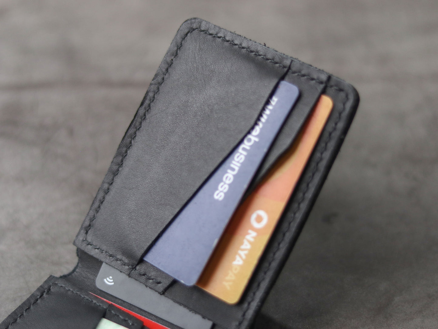 "WALDOR" BI-FOLD LEATHER WALLET - BLACK - grip