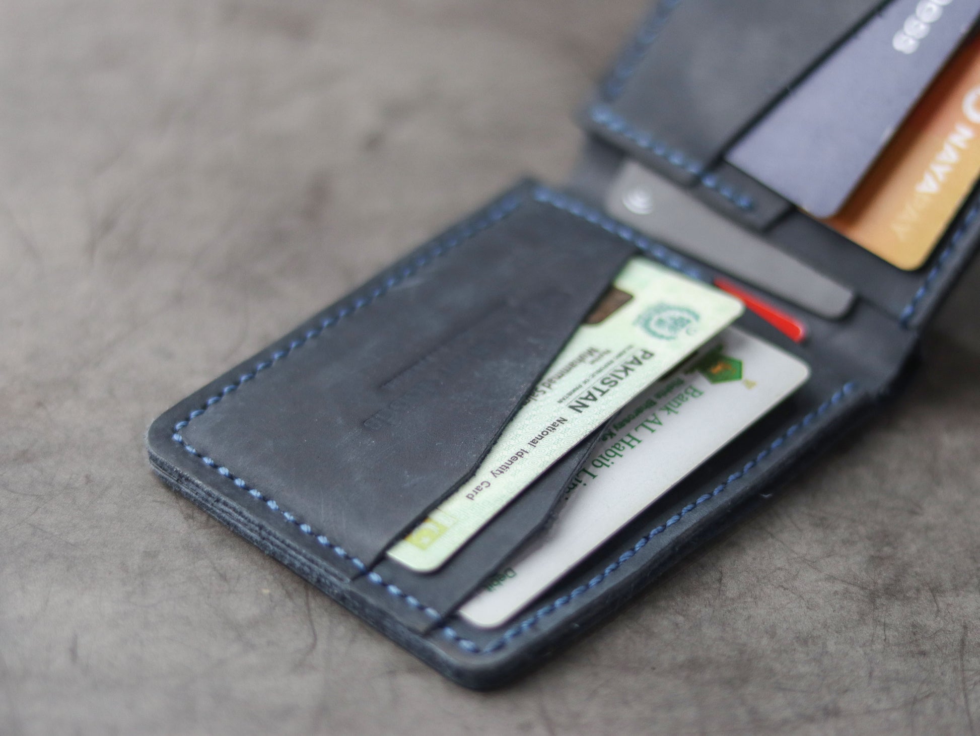 "WALDOR" BI-FOLD LEATHER WALLET - MIDNIGHT BLUE - grip