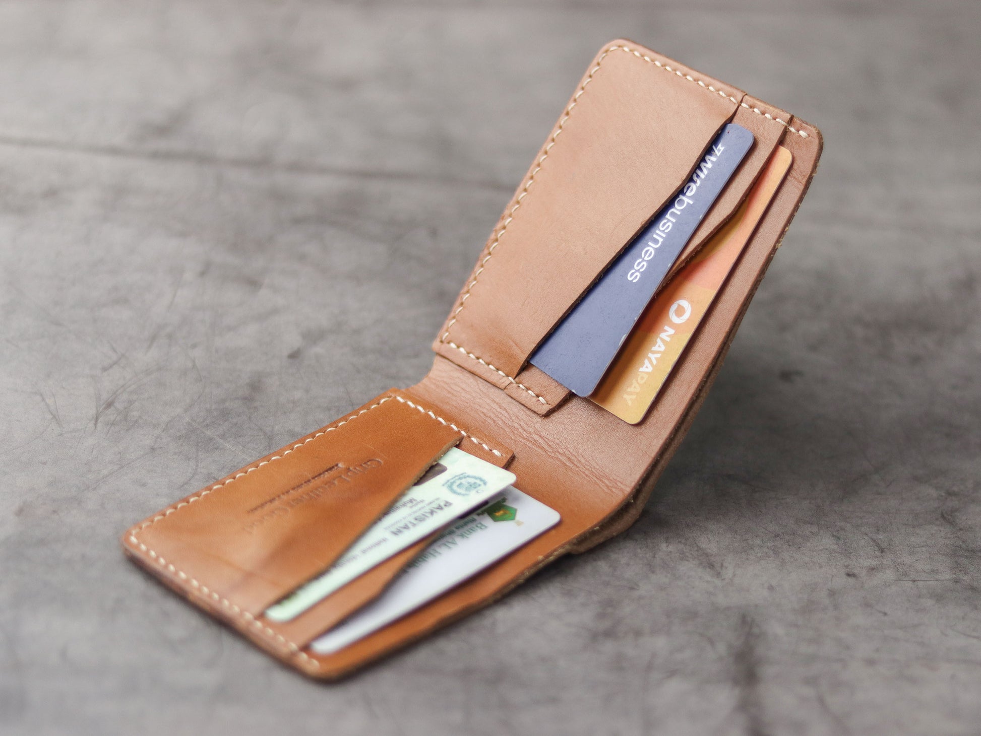 "WALDOR" BI-FOLD LEATHER WALLET - TAN BROWN - grip