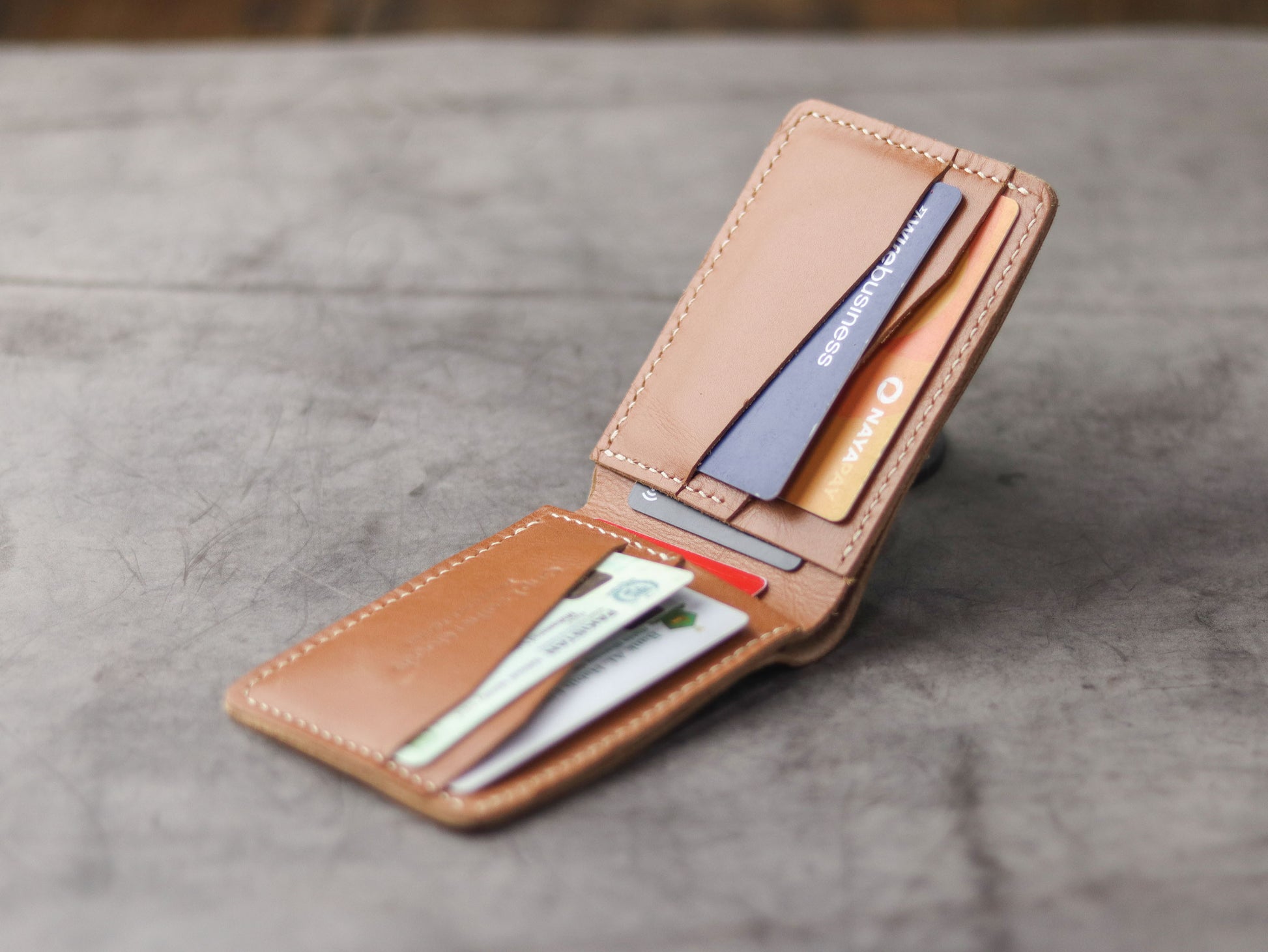 "WALDOR" BI-FOLD LEATHER WALLET - TAN BROWN - grip