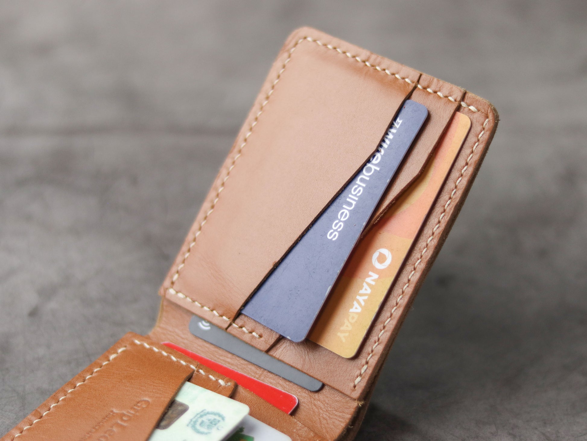 "WALDOR" BI-FOLD LEATHER WALLET - TAN BROWN - grip