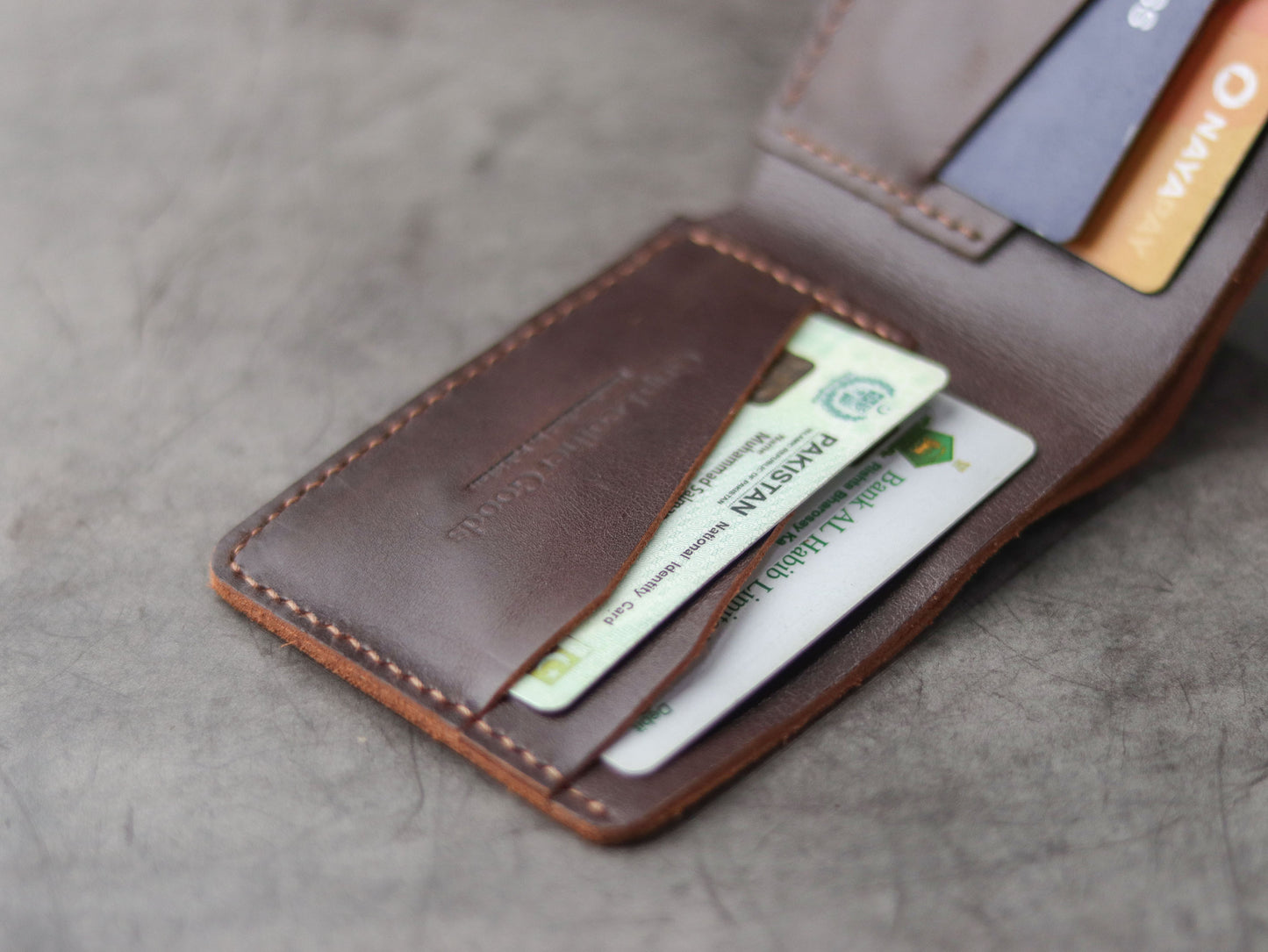 "WALDOR" BI-FOLD LEATHER WALLET - COGNAC BROWN - grip