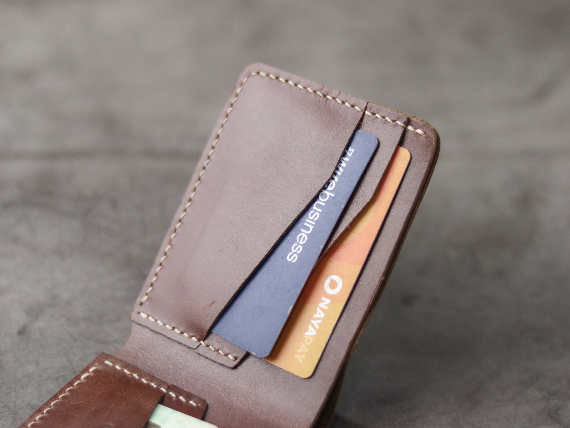 "WALDOR" BI-FOLD LEATHER WALLET - WHISKY BROWN - grip