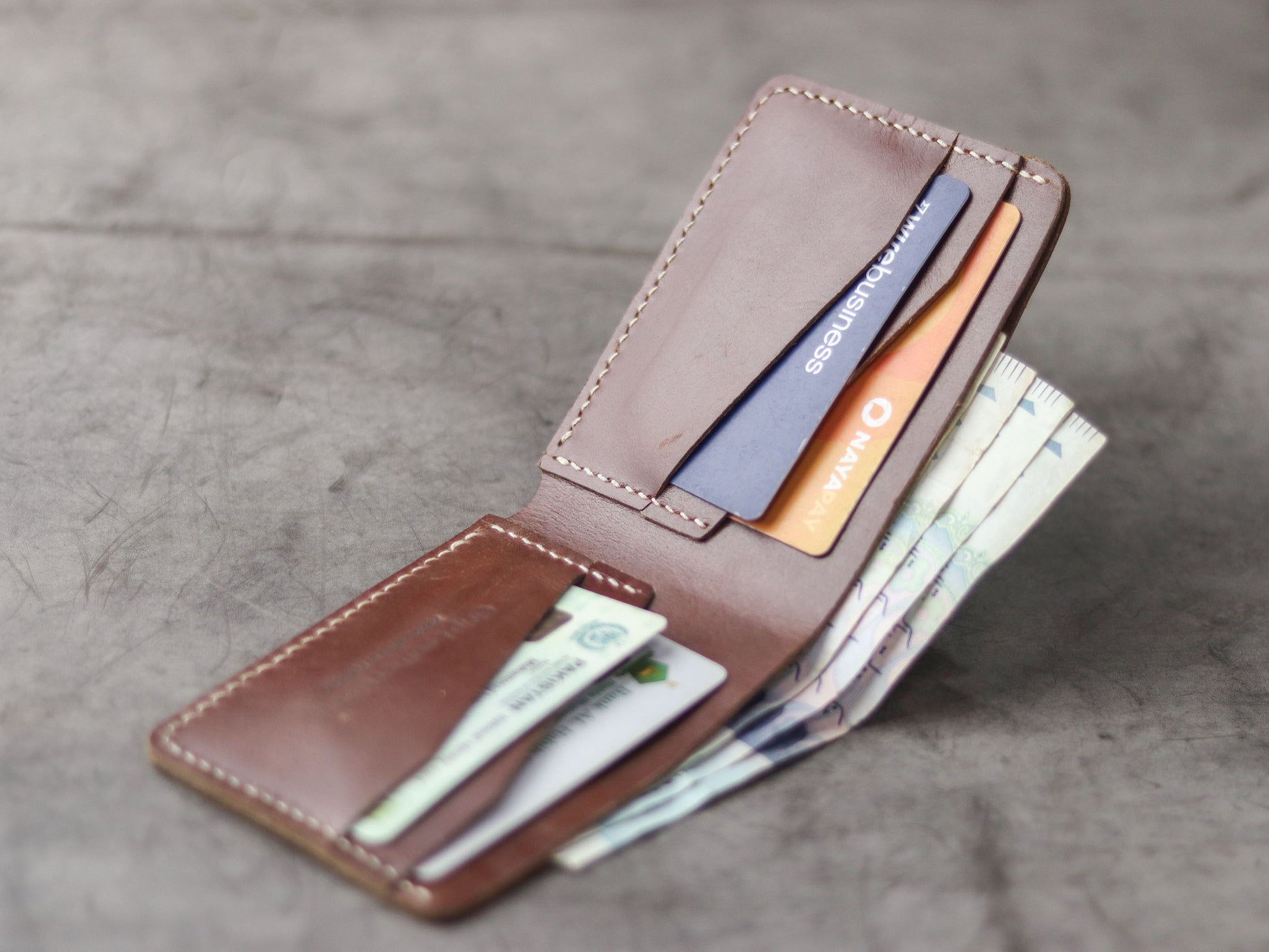 "WALDOR" BI-FOLD LEATHER WALLET - WHISKY BROWN - grip