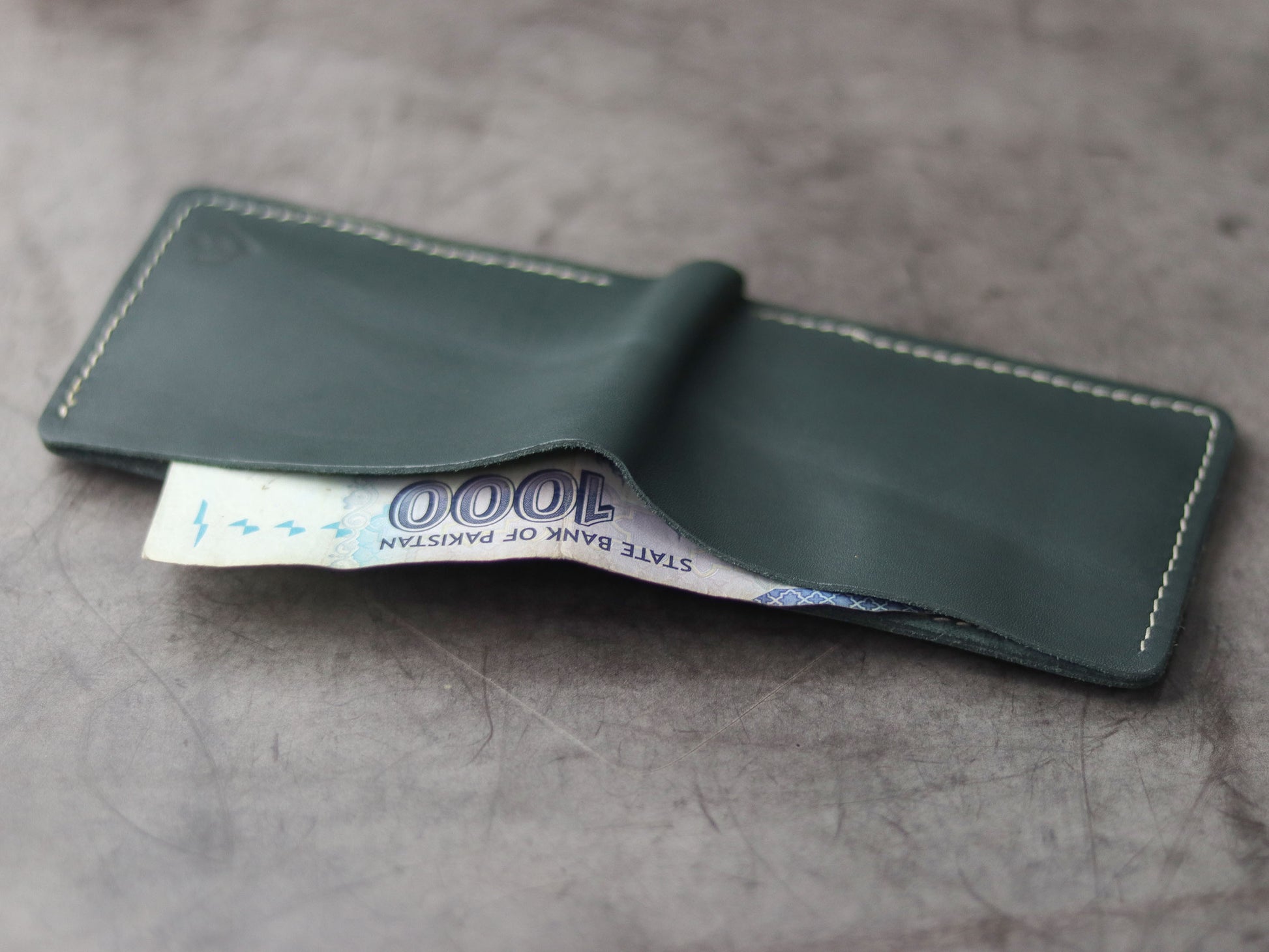 "WALDOR" BI-FOLD LEATHER WALLET - CARTLETON GREEN - grip