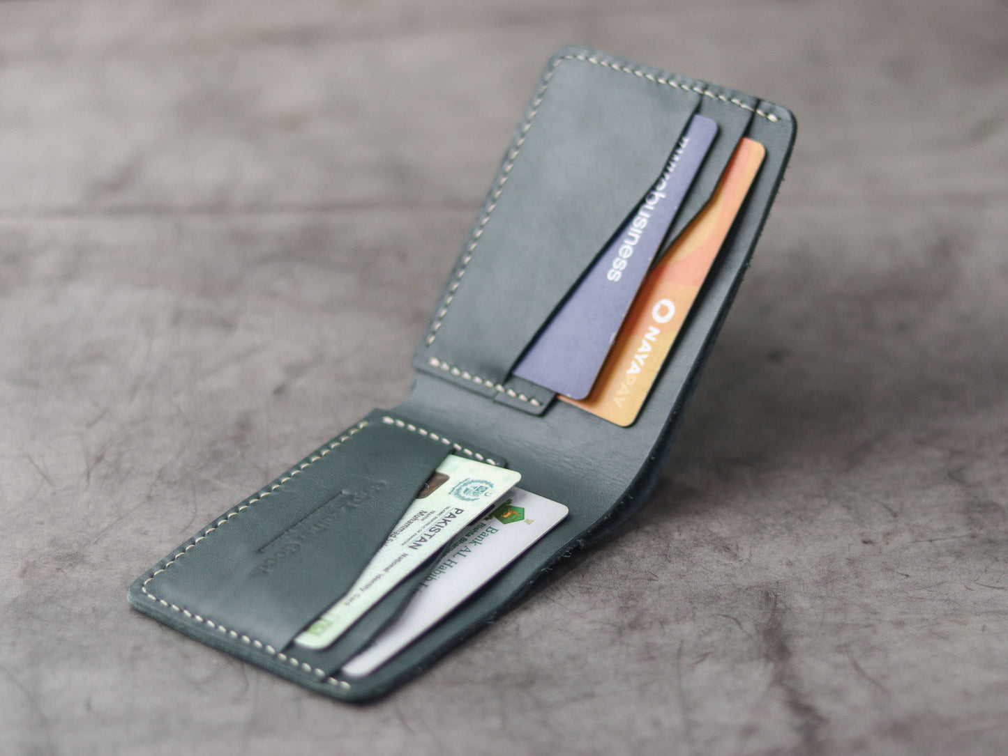 "WALDOR" BI-FOLD LEATHER WALLET - CARTLETON GREEN - grip