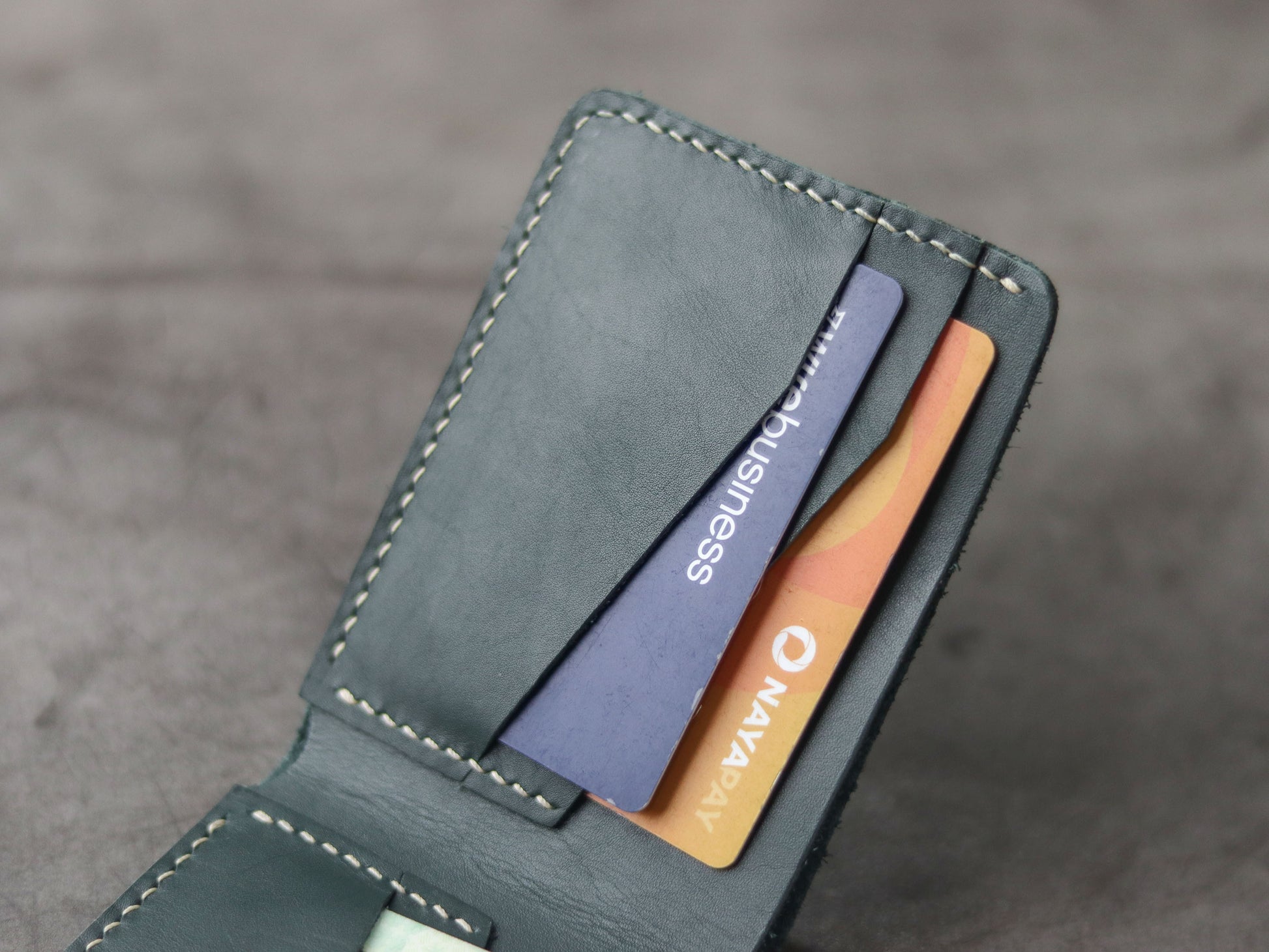 "WALDOR" BI-FOLD LEATHER WALLET - CARTLETON GREEN - grip