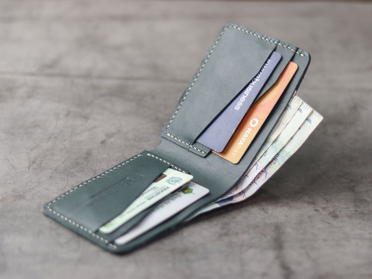 "WALDOR" BI-FOLD LEATHER WALLET - CARTLETON GREEN - grip