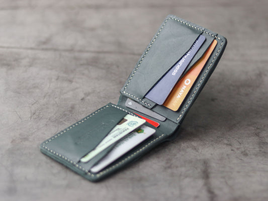 "WALDOR" BI-FOLD LEATHER WALLET - CARTLETON GREEN - grip