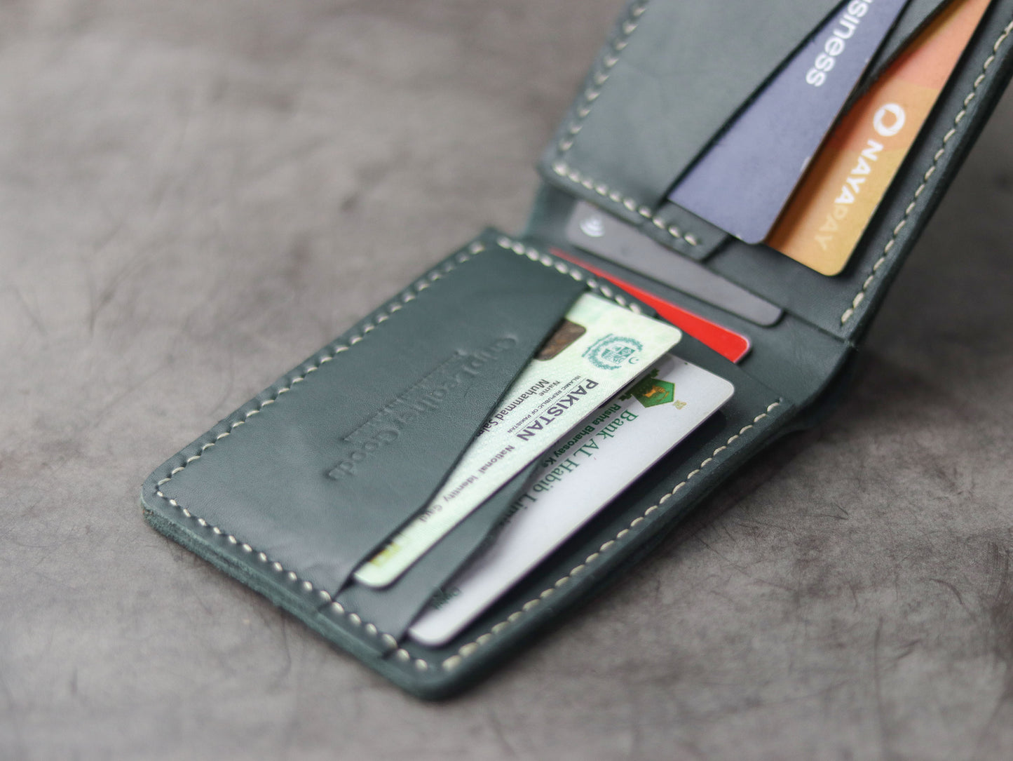 "WALDOR" BI-FOLD LEATHER WALLET - CARTLETON GREEN - grip