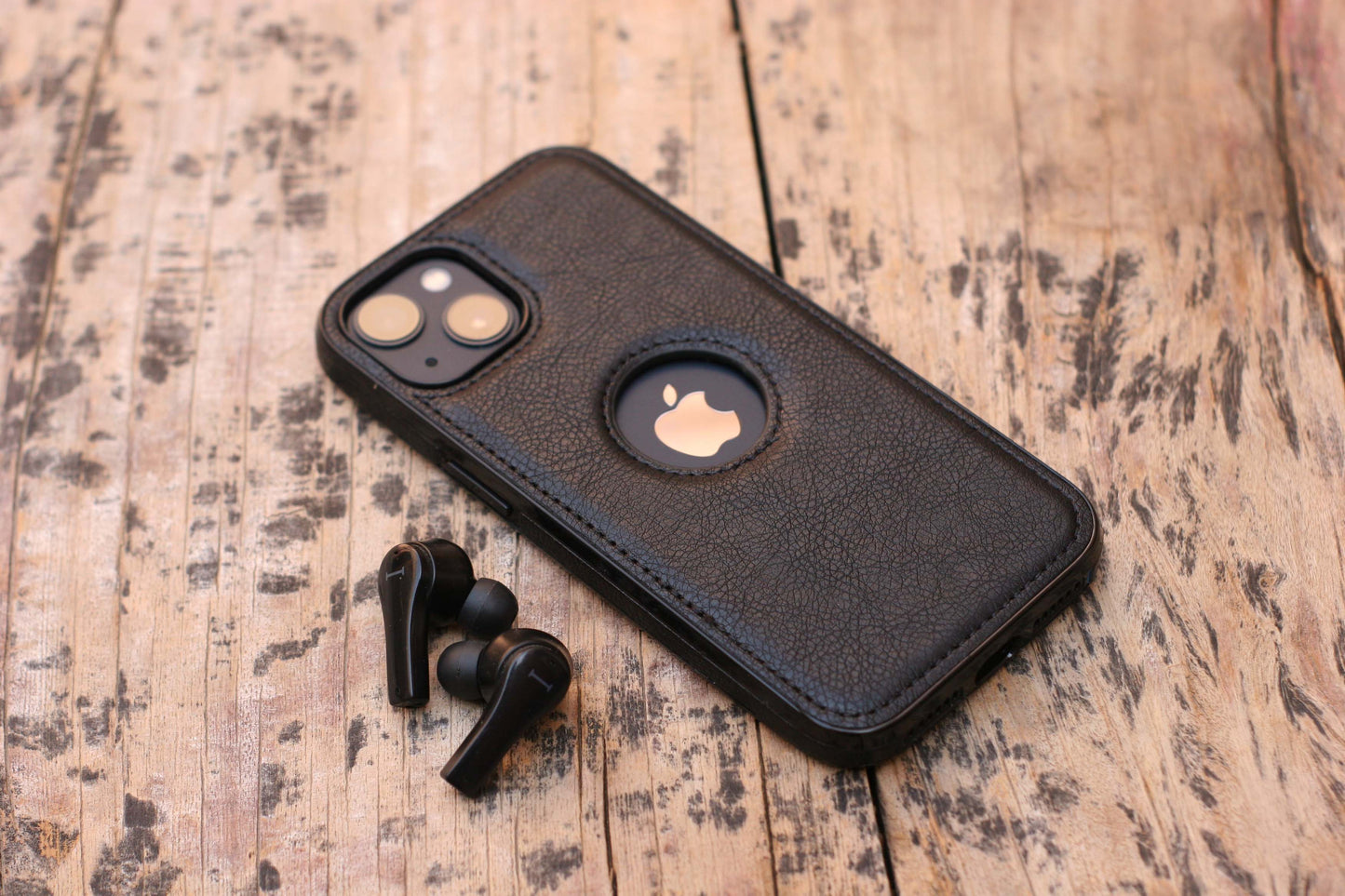 BLACK LEATHER PHONE CASE WITH APPLE LOGO - grip