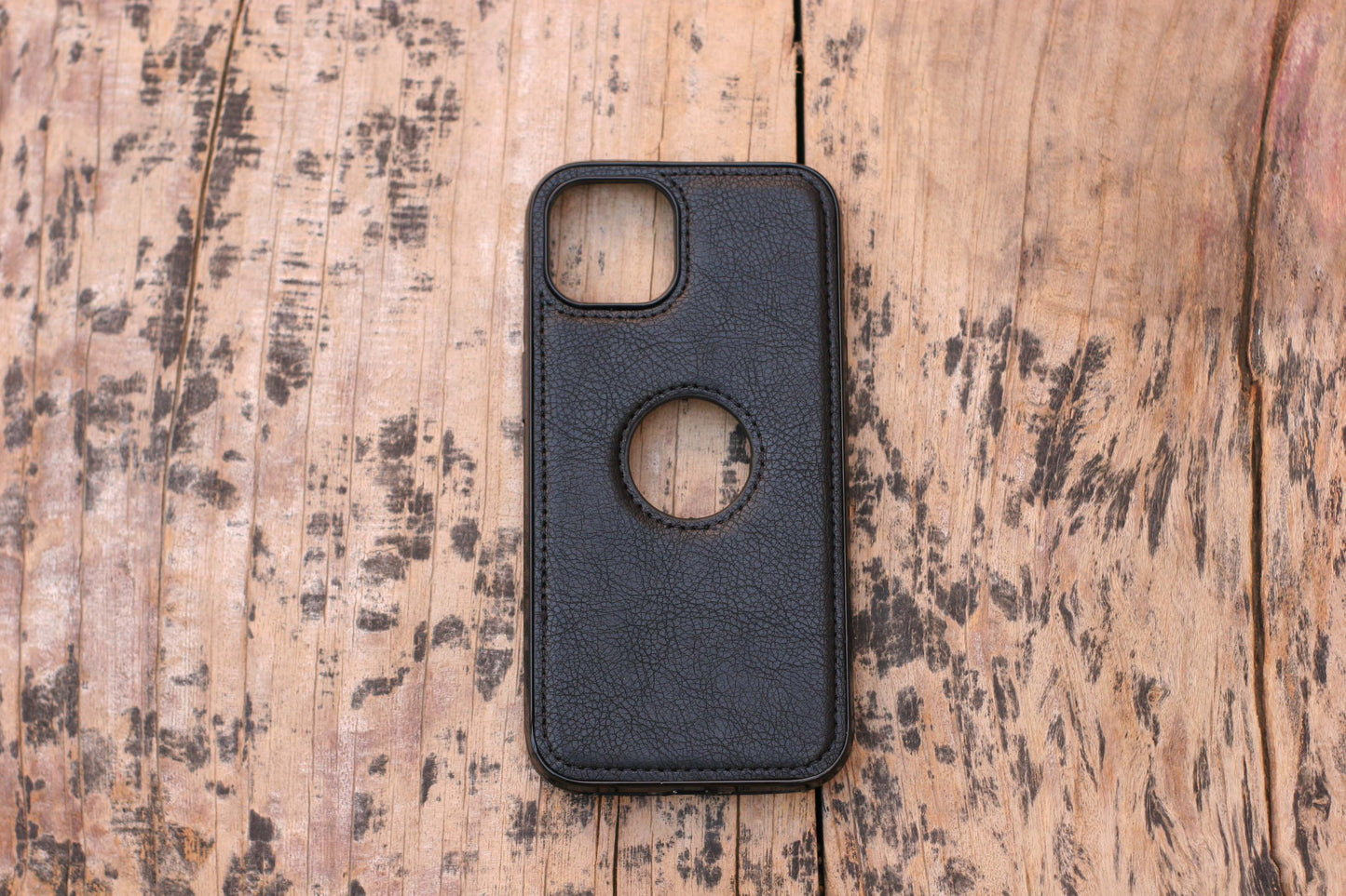 BLACK LEATHER PHONE CASE WITH APPLE LOGO - grip